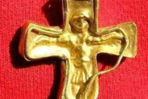 Złoty krzyż relikwiarzowy Zagórzyce