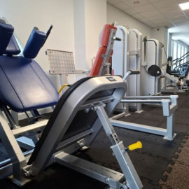 SIŁOWNIA W KAZIMIERSKIM OŚRODKU SPORTOWYM